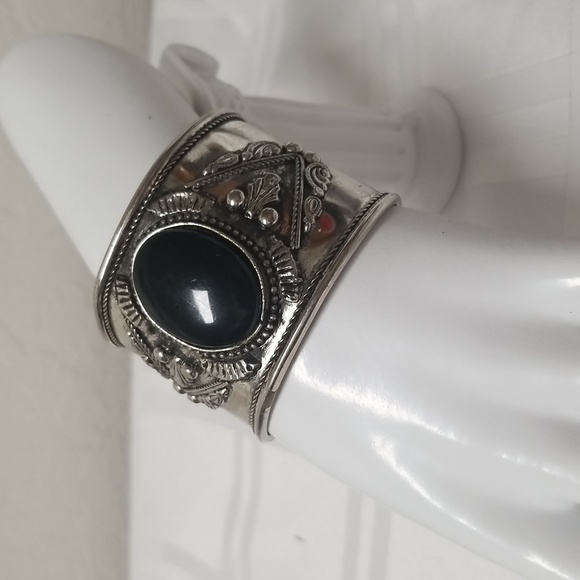 BRACELET, Costume Jewelry, Unknown Black Stone, originally blackened GUC. B4 - Picture 2 of 8